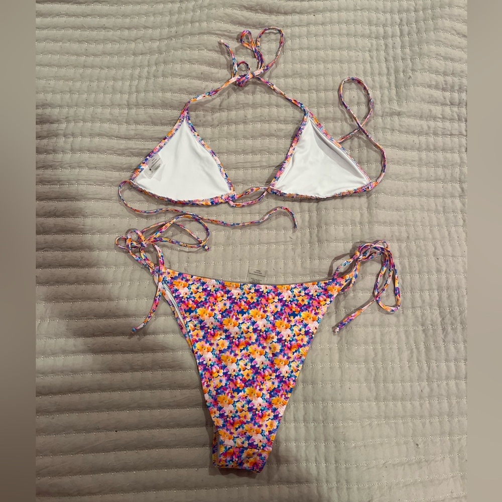 Bright bikini - Picture 2 of 2